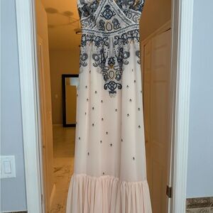 BCBGMaxAzria Cream and Black Branded Liner Top